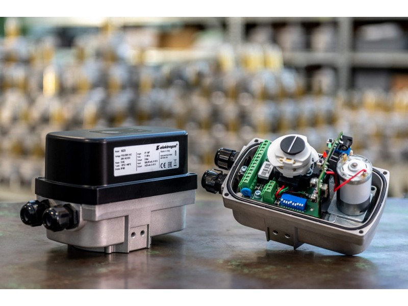 D. Siłowniki i napędy